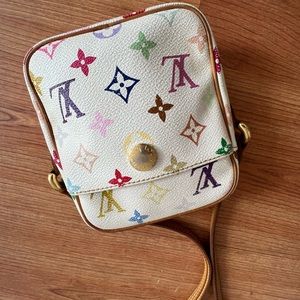 *RARE* Louis Vuitton crossbody